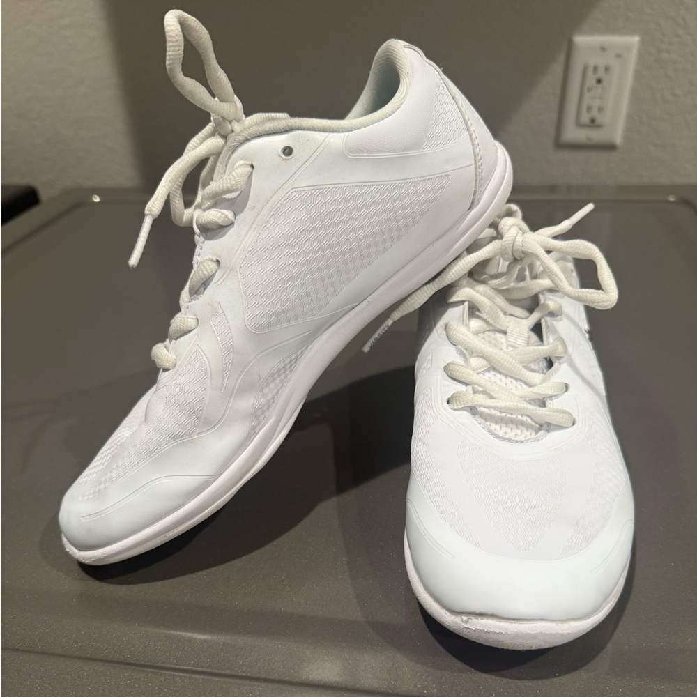 VARSITY double edge 2.0 cheer shoes size 9